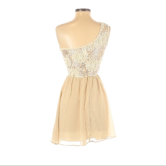 2 hearts’ Off the shoulder boutique dress - Picture 3 of 3